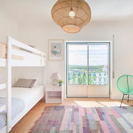 Vieira House - Spacious 3 Bedroom With Sea View *